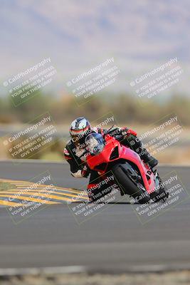 media/Sep-11-2022-SoCal Trackdays (Sun) [[81b7e951af]]/Turn 14 (1130am)/